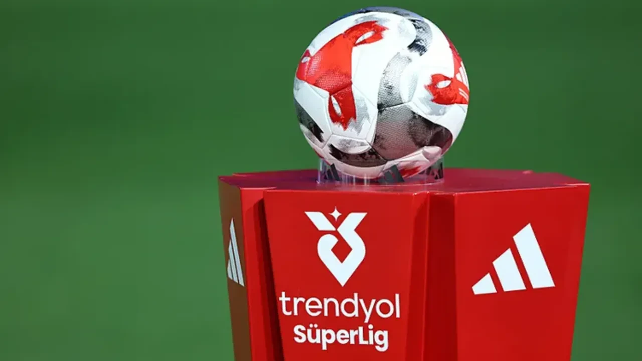 Süper Lig'de kartlar yeniden dağıtıldı! Yapay zeka, şampiyonluk oranlarını açıkladı