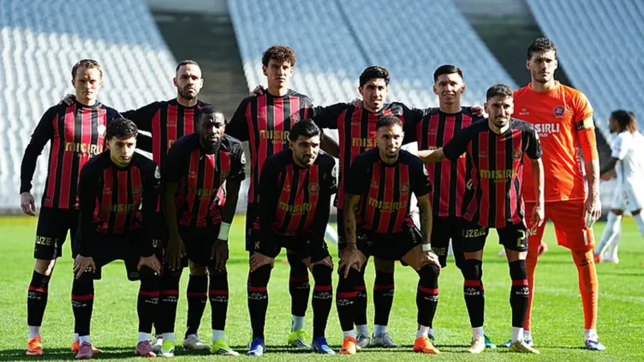 Süper Lig'de kartlar yeniden dağıtıldı! Yapay zeka, şampiyonluk oranlarını açıkladı