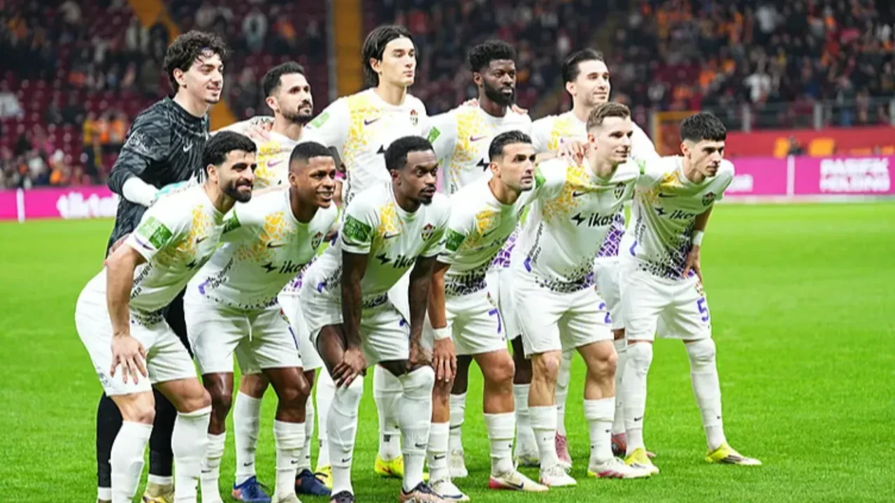 Süper Lig'de kartlar yeniden dağıtıldı! Yapay zeka, şampiyonluk oranlarını açıkladı