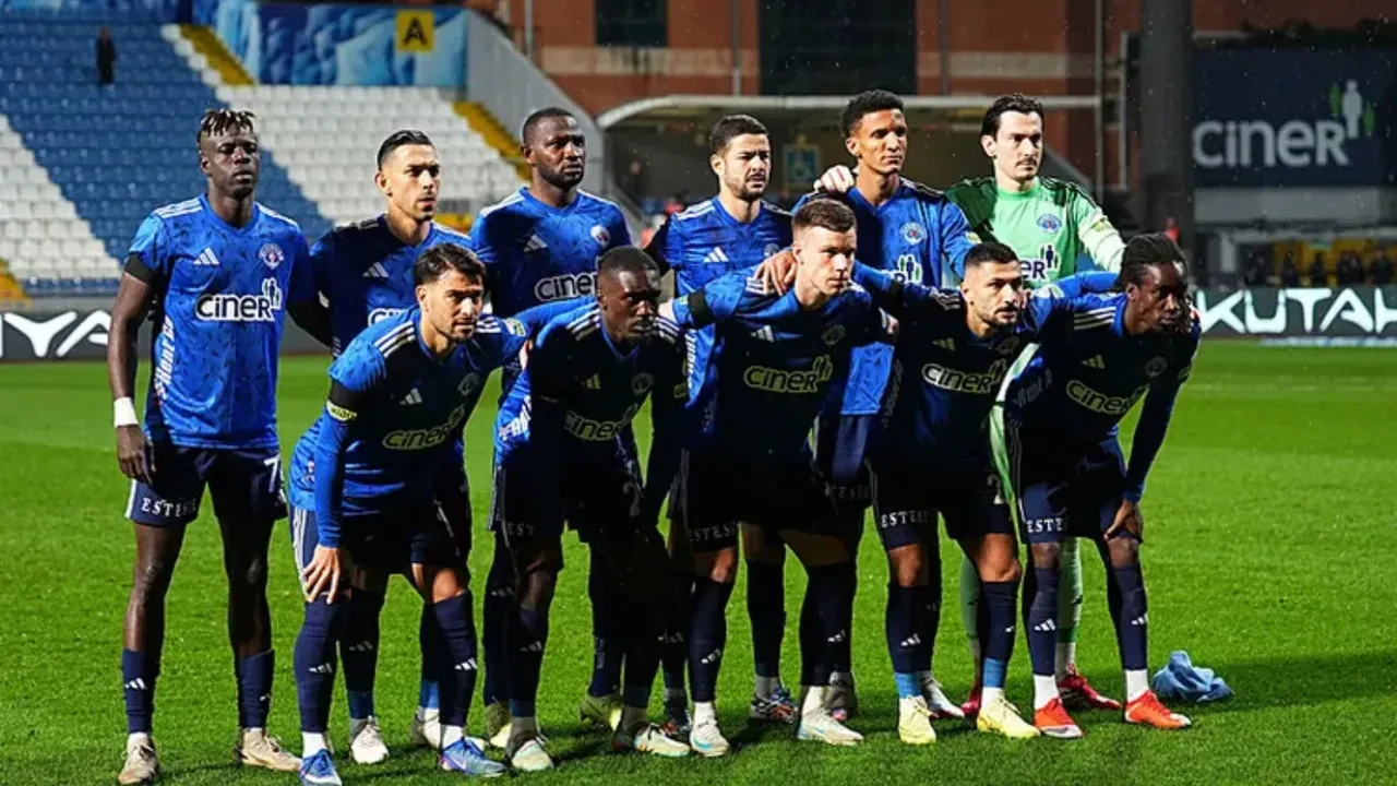 Süper Lig'de kartlar yeniden dağıtıldı! Yapay zeka, şampiyonluk oranlarını açıkladı