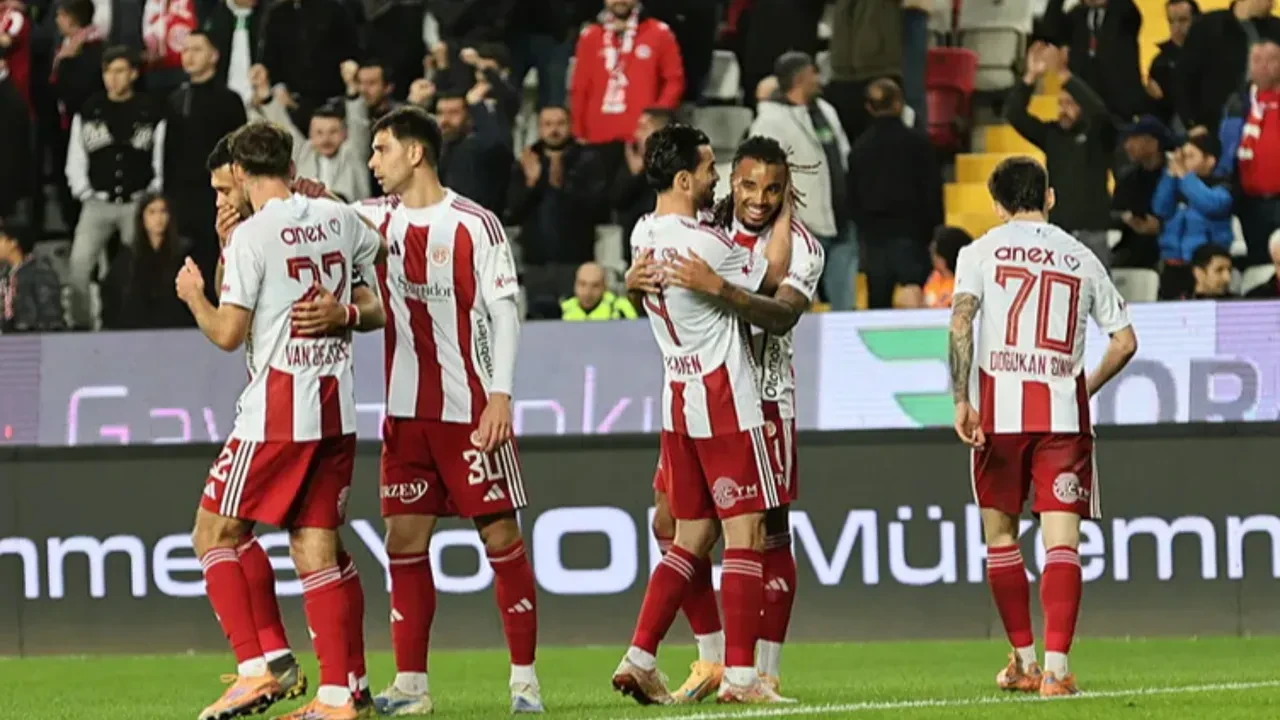 Süper Lig'de kartlar yeniden dağıtıldı! Yapay zeka, şampiyonluk oranlarını açıkladı
