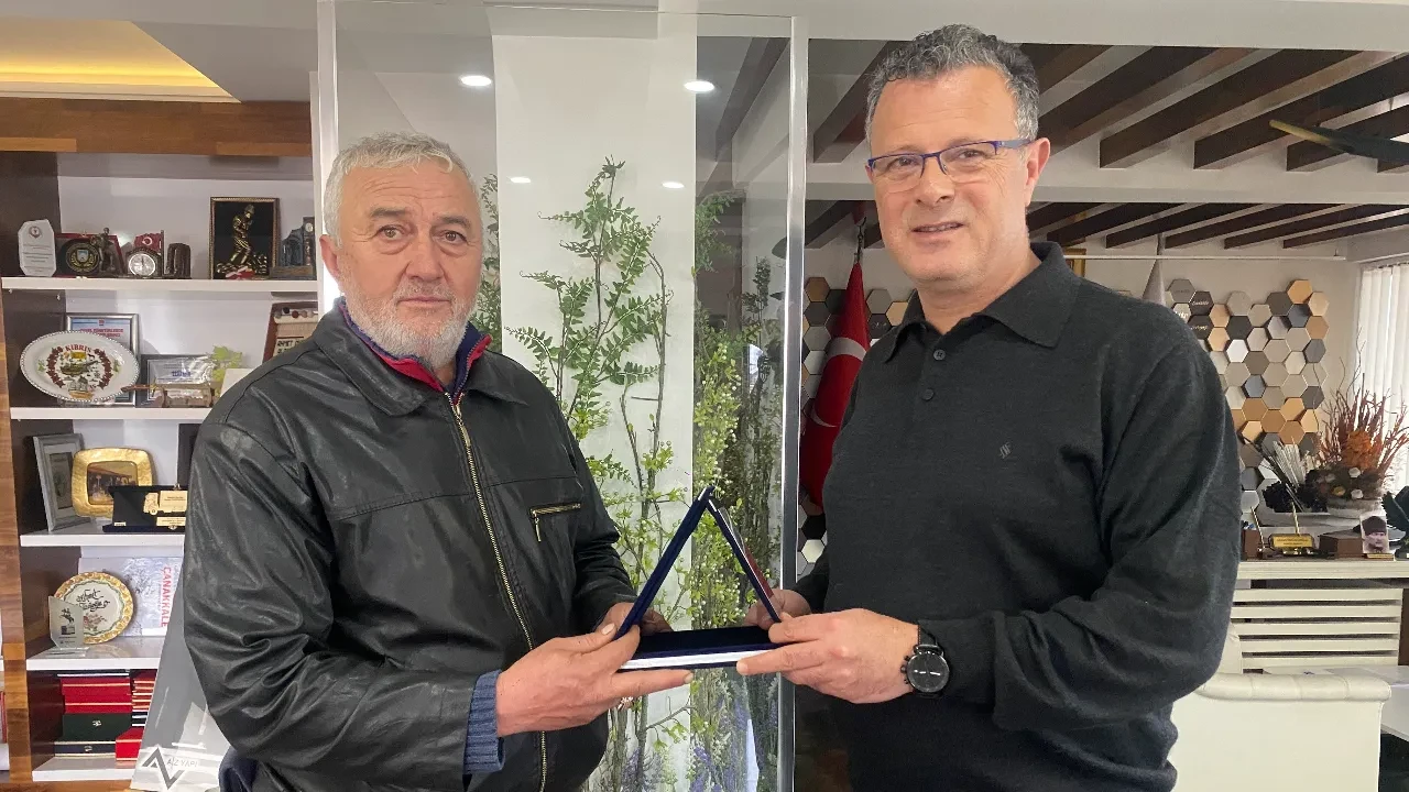 Tuvetlette para ve altın dolu çanta buldu! Yaptığı hareketle övgü topladı