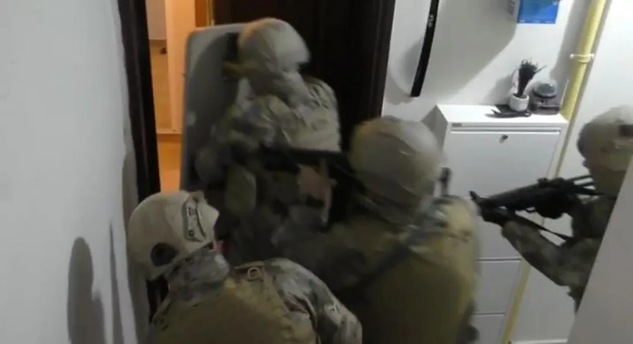 700 polisle şafak operasyonu! Onlarca kişi tutuklandı