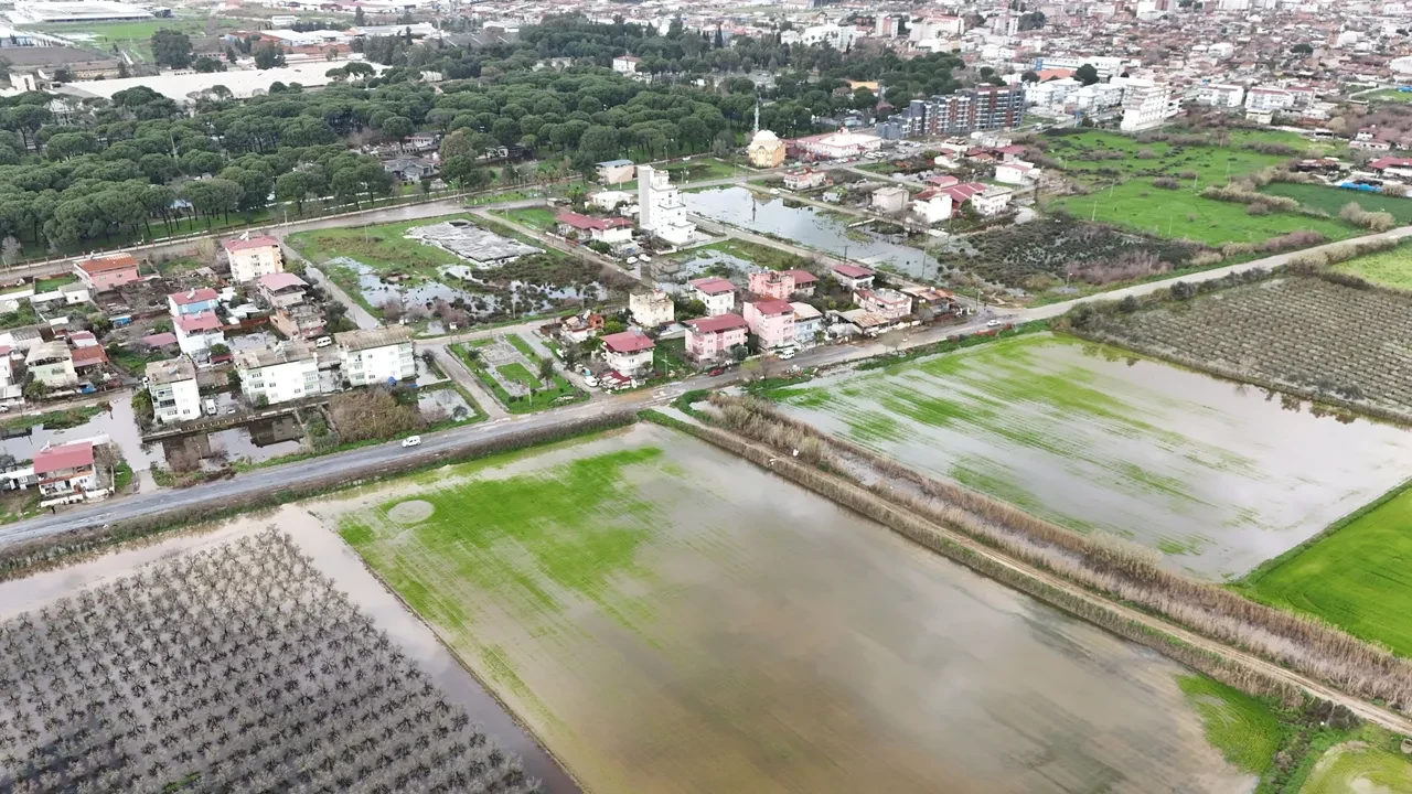 Aydın'da sağanak yağış hayatı felç etti! Nazilli'de mahalle sular altında kaldı