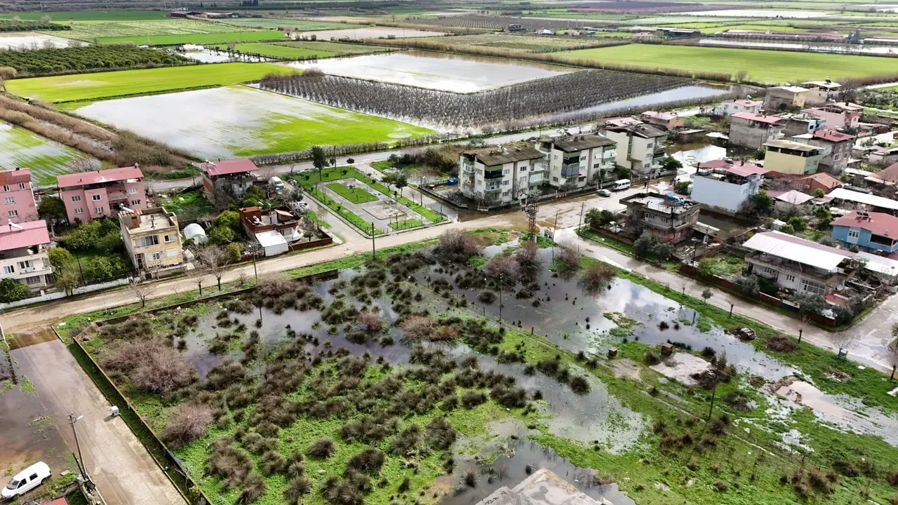 Aydın'da sağanak yağış hayatı felç etti! Nazilli'de mahalle sular altında kaldı