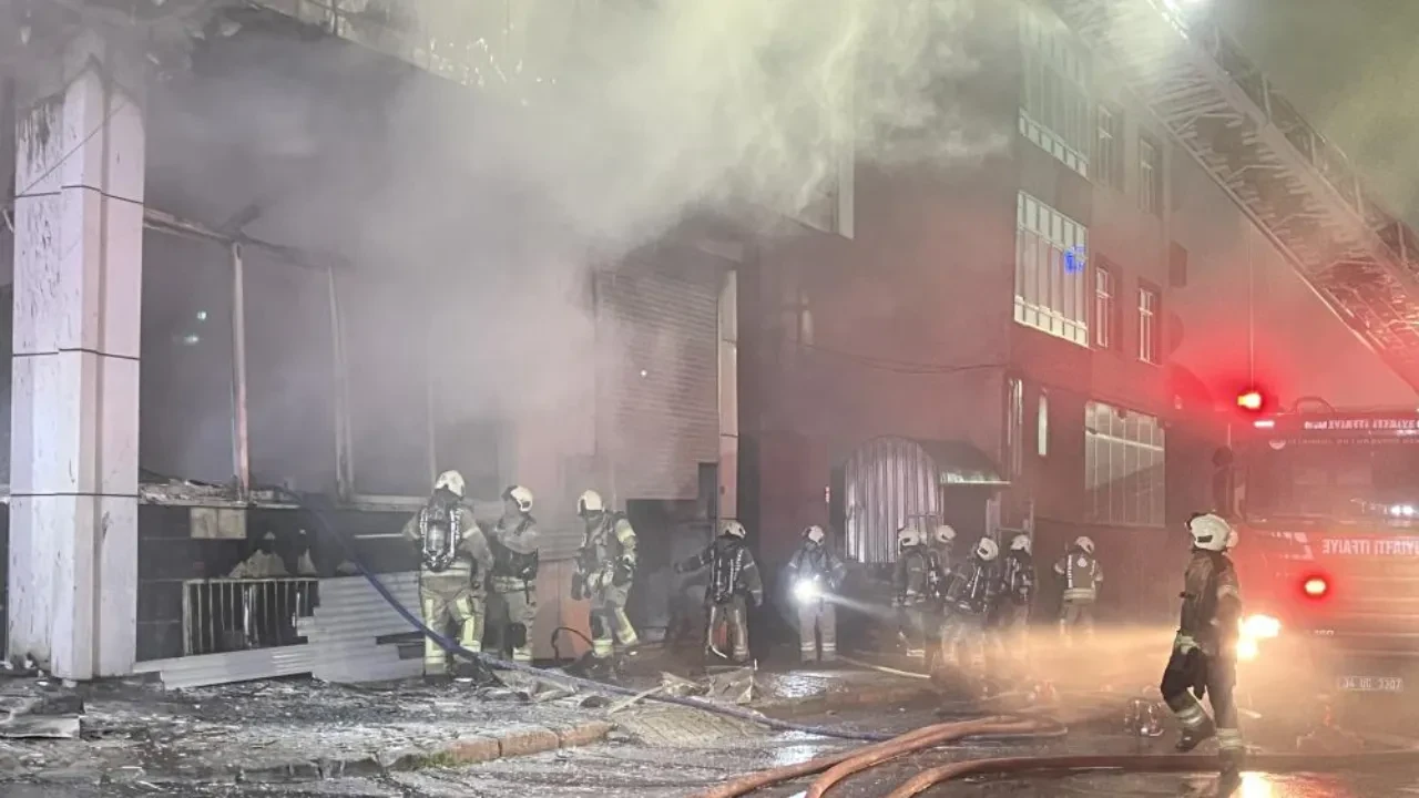 Bağcılar'da tekstil fabrikasında korkutan yangın