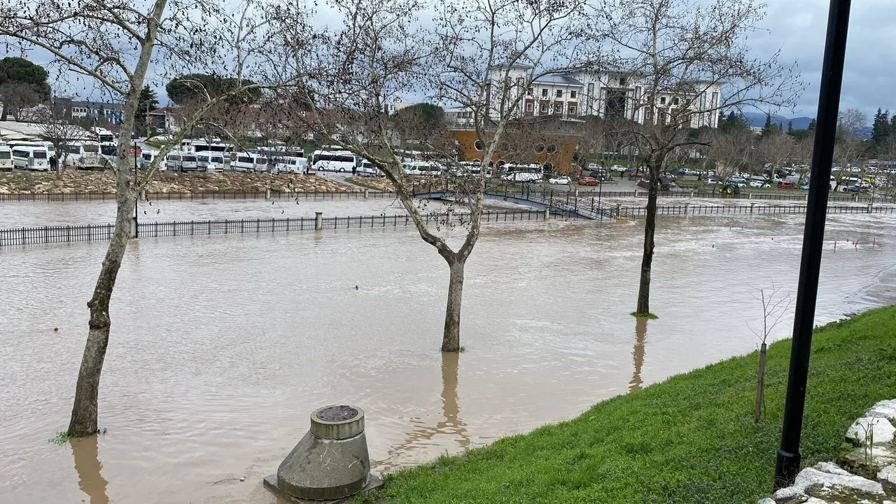 Çanakkale'de Kocabaş Çayı taştı