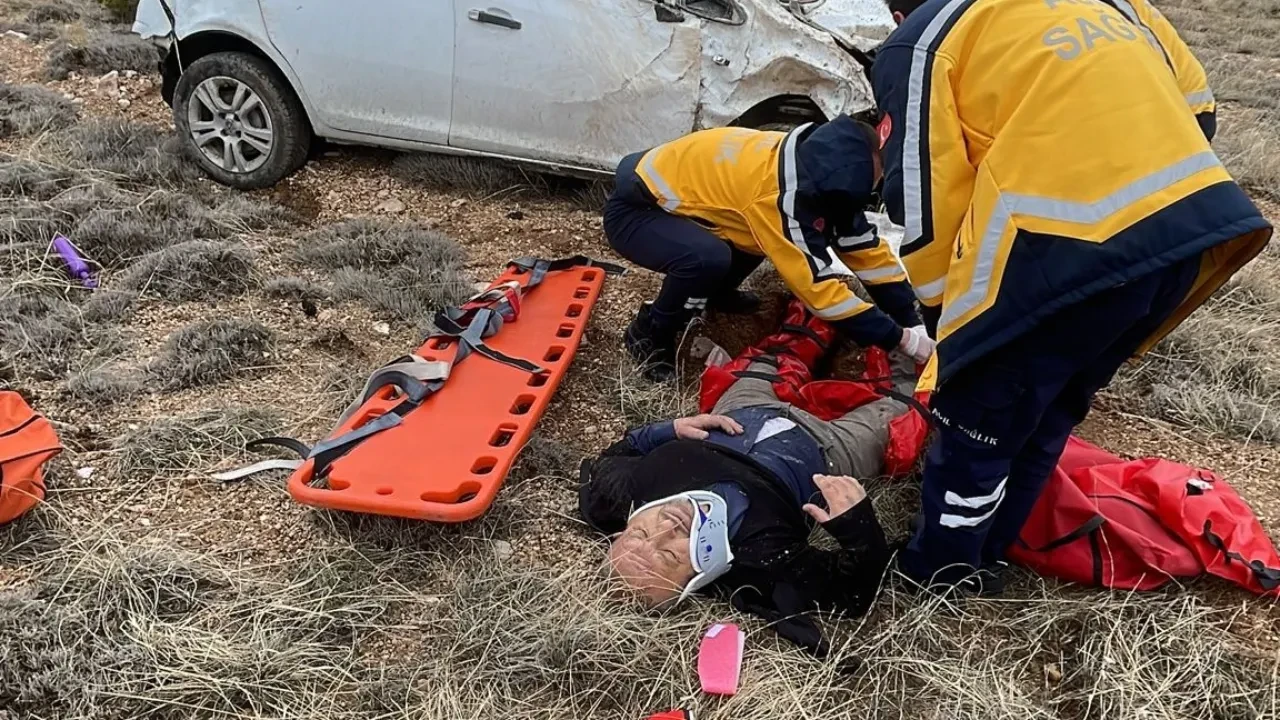 Eşini bıçaklayan koca kaza yapınca yakayı ele verdi