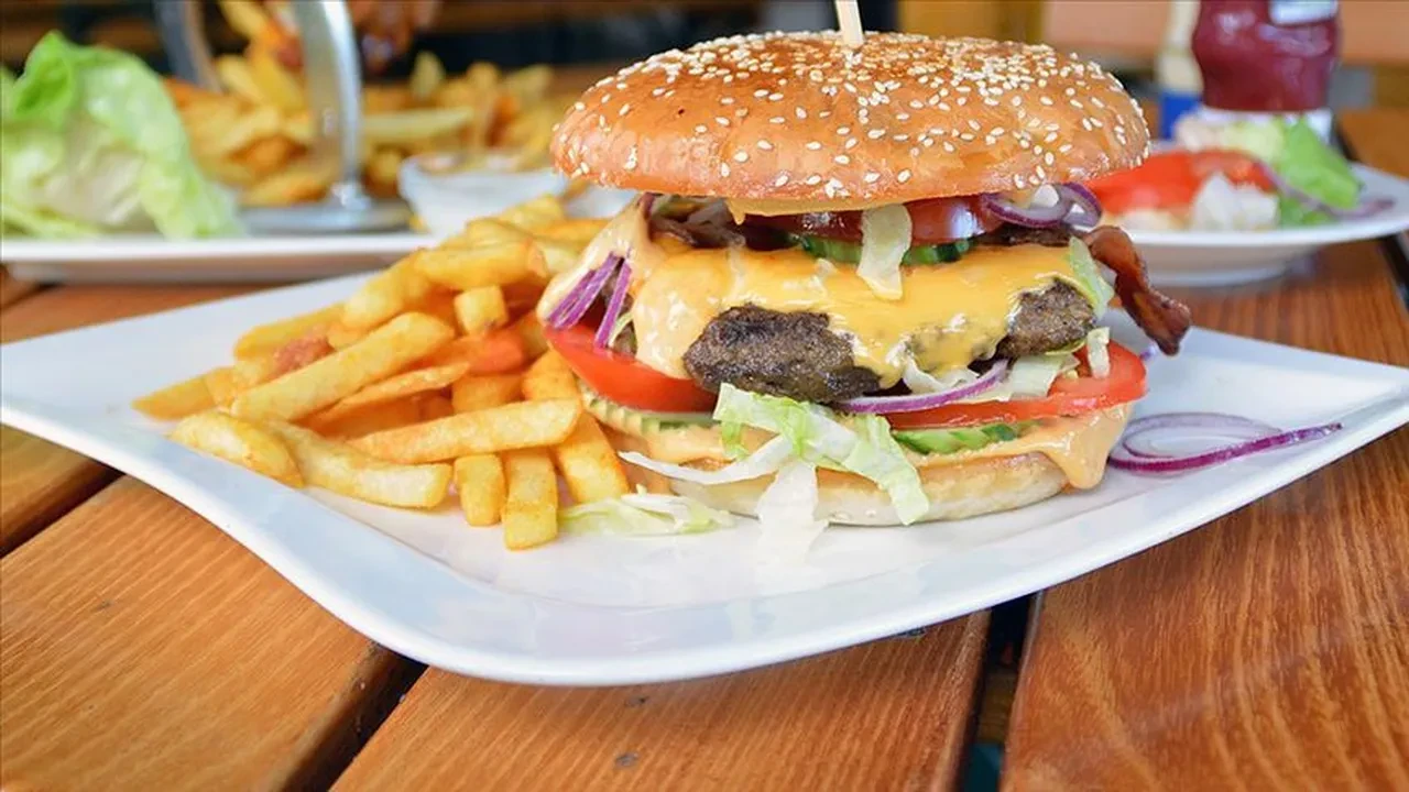 'Fenomen gurmeler' için yeni dönem! Artık bedava yiyip içemeyecekler