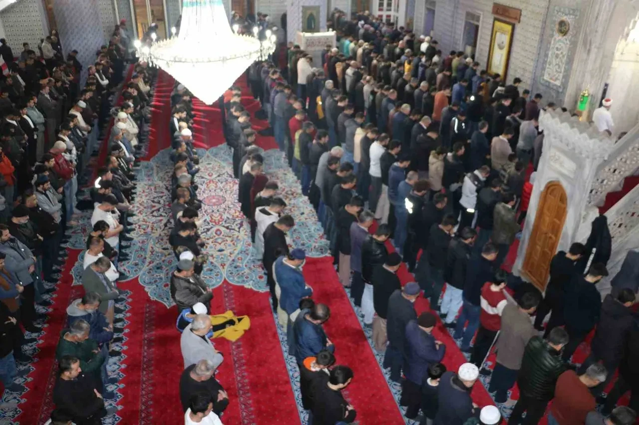 Gün gün teravih namazı faziletleri! 1. 2. 3. gün teravih namazı kılmanın fazileti nedir?