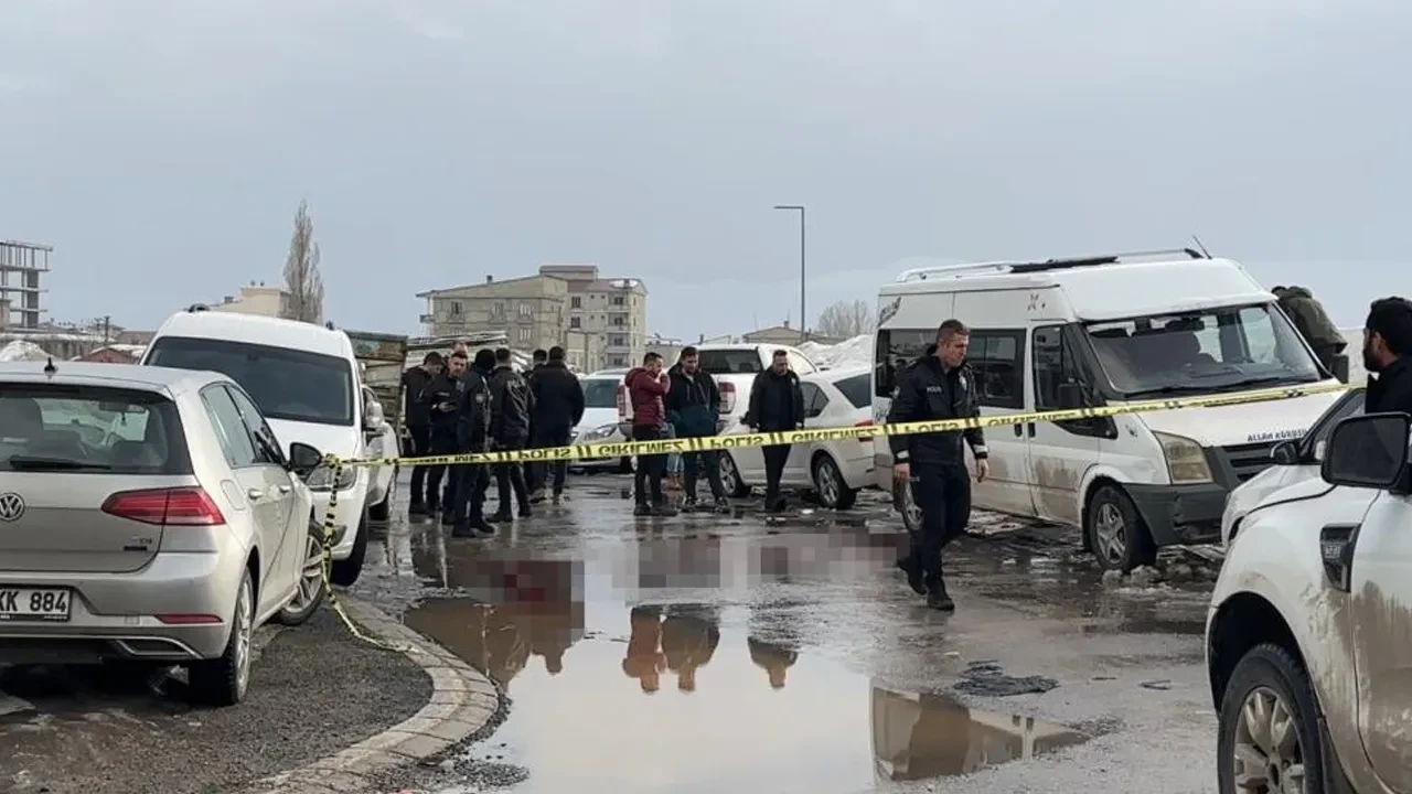 Hakkari'de canına kıymaya çalışan genç yaralı halde hastaneye kaldırıldı