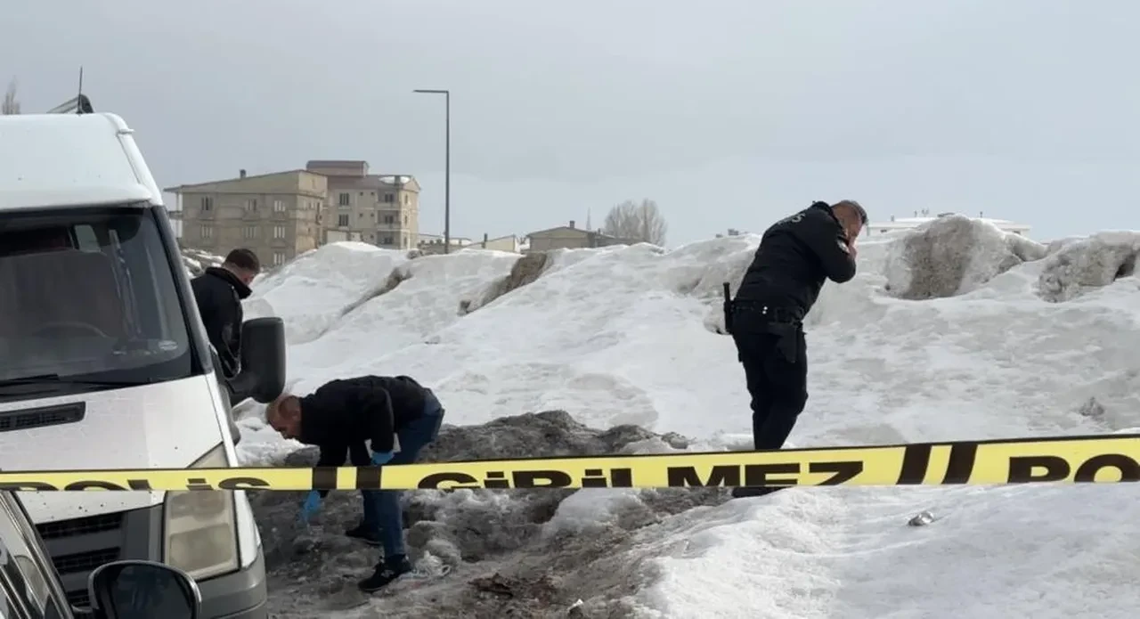 Hakkari'de canına kıymaya çalışan genç yaralı halde hastaneye kaldırıldı