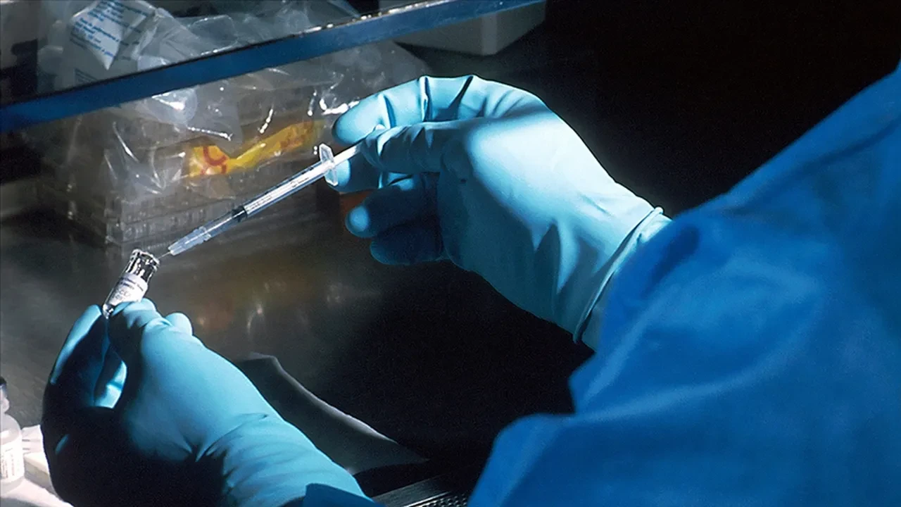 HIV pozitif olduğunu eşinden saklayan sanığa hapis şoku! İlaç kutuları yalanı ele verdi