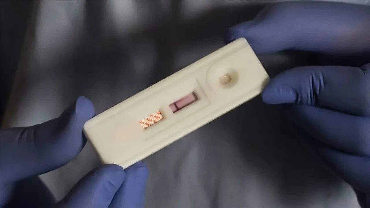 HIV pozitif olduğunu eşinden saklayan sanığa hapis şoku! İlaç kutuları yalanı ele verdi