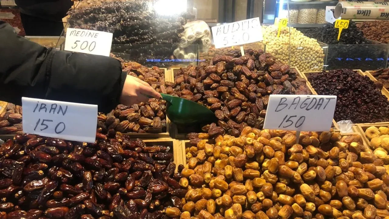 Hurma sahurda mı yenir, iftarda mı? 2026 Ramazan ayında hangi hurma en sağlıklısı?
