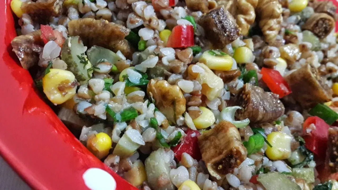Ramazanda zayıflamak isteyenler için! 2026 iftara özel karabuğday salatası tarifi