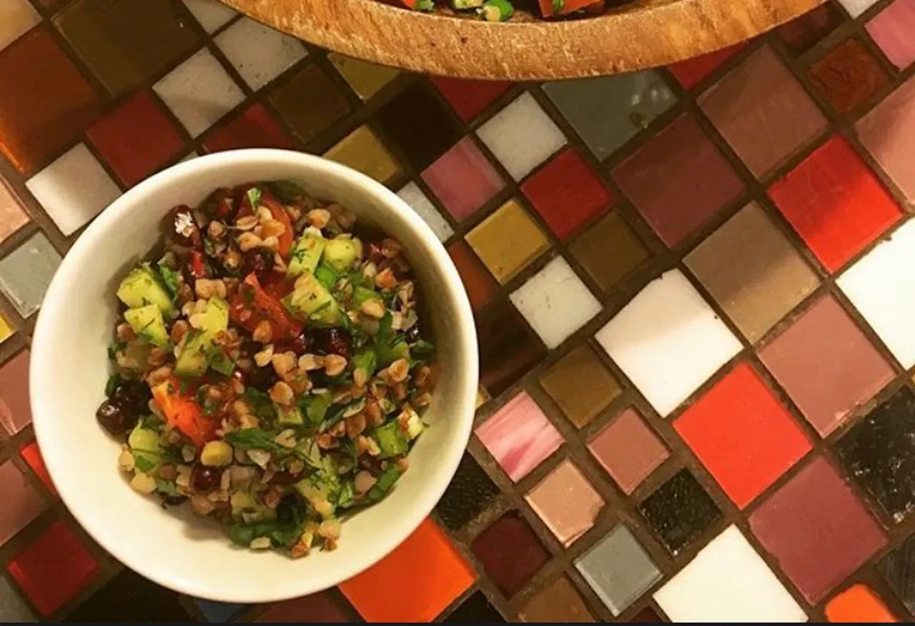 Ramazanda zayıflamak isteyenler için! 2026 iftara özel karabuğday salatası tarifi