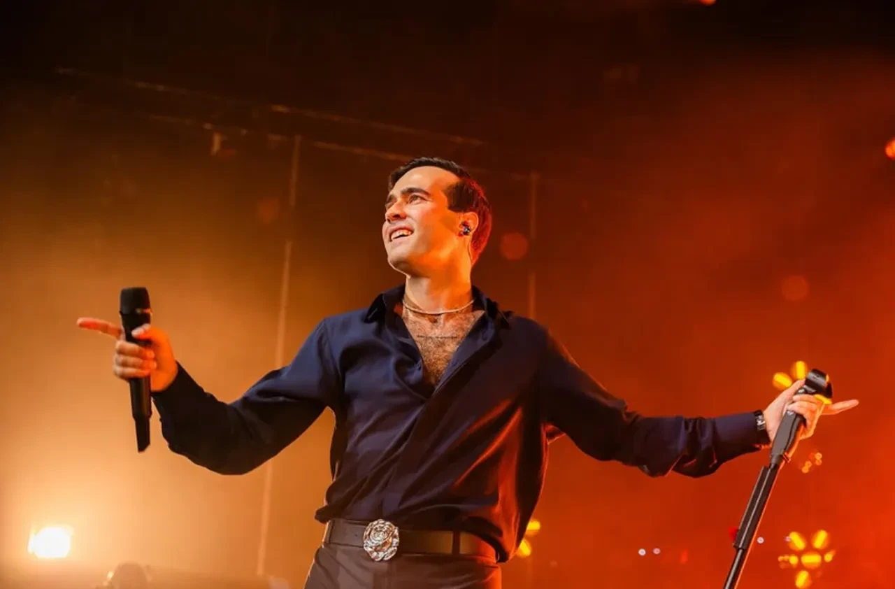 Şarkıcı Mert Demir'den anlamlı hareket! Konser gelirlerini eğitime bağışları