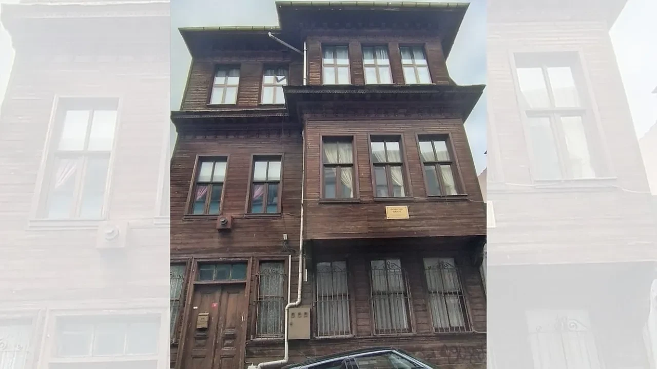 Ünlü şair Orhan Veli Kanık’ın doğduğu ev satılıyor! Köşk milyonluk fiyatıyla gündem oldu