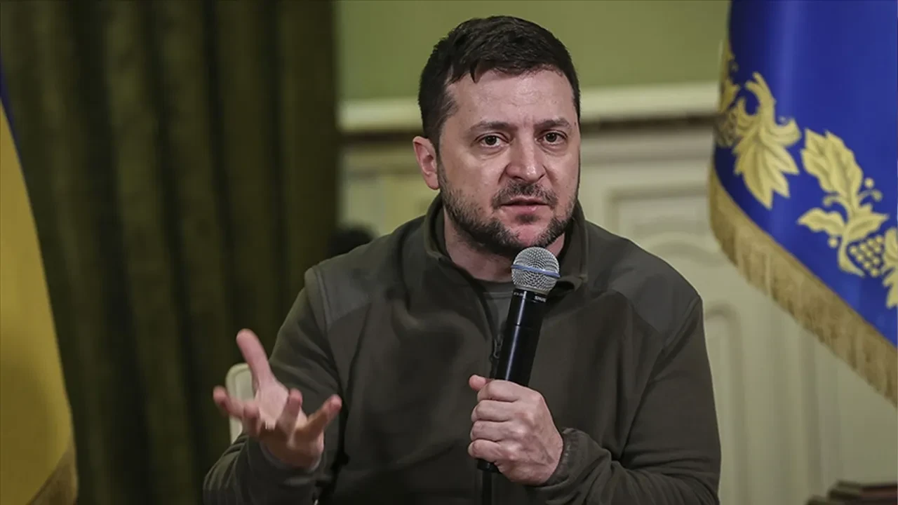 Zelenskiy, Trump'a hem sitem etti hem teşekkür: Rusya bizim kadar baskı görmüyor!