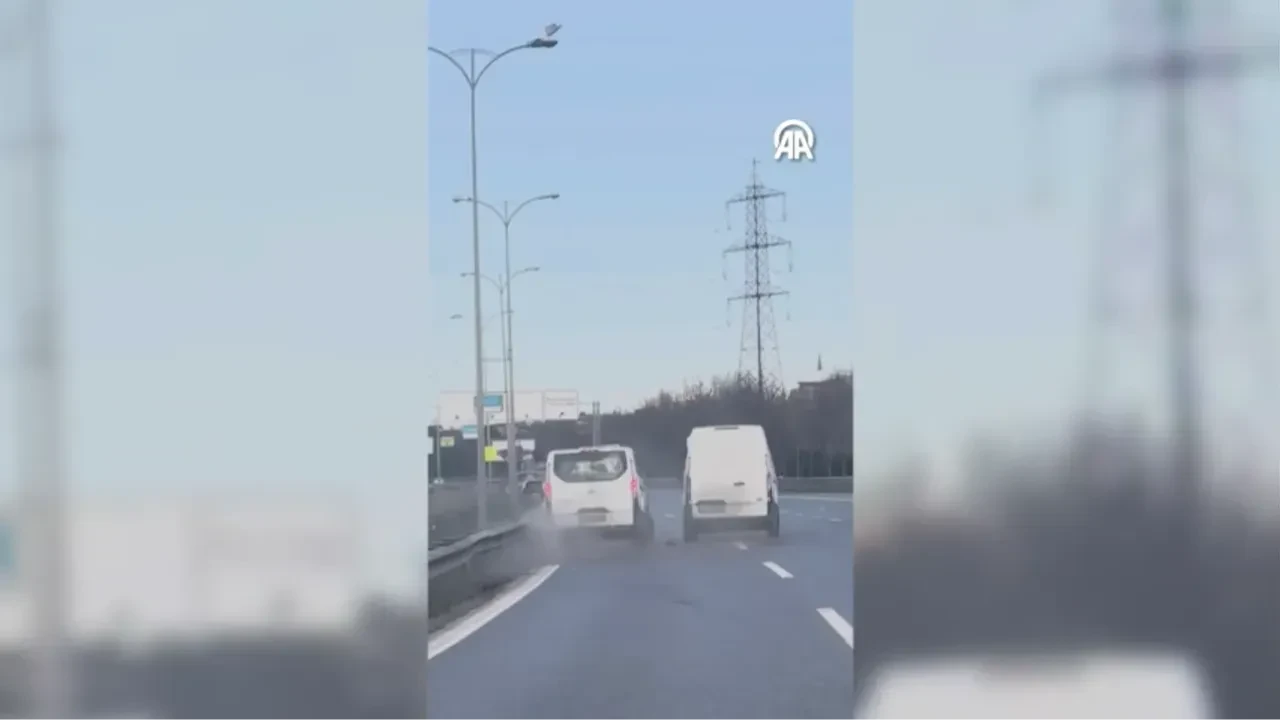 Bayrampaşa'da korku dolu anlar kamerada! Trafikte tartıştığı sürücüye çarptı
