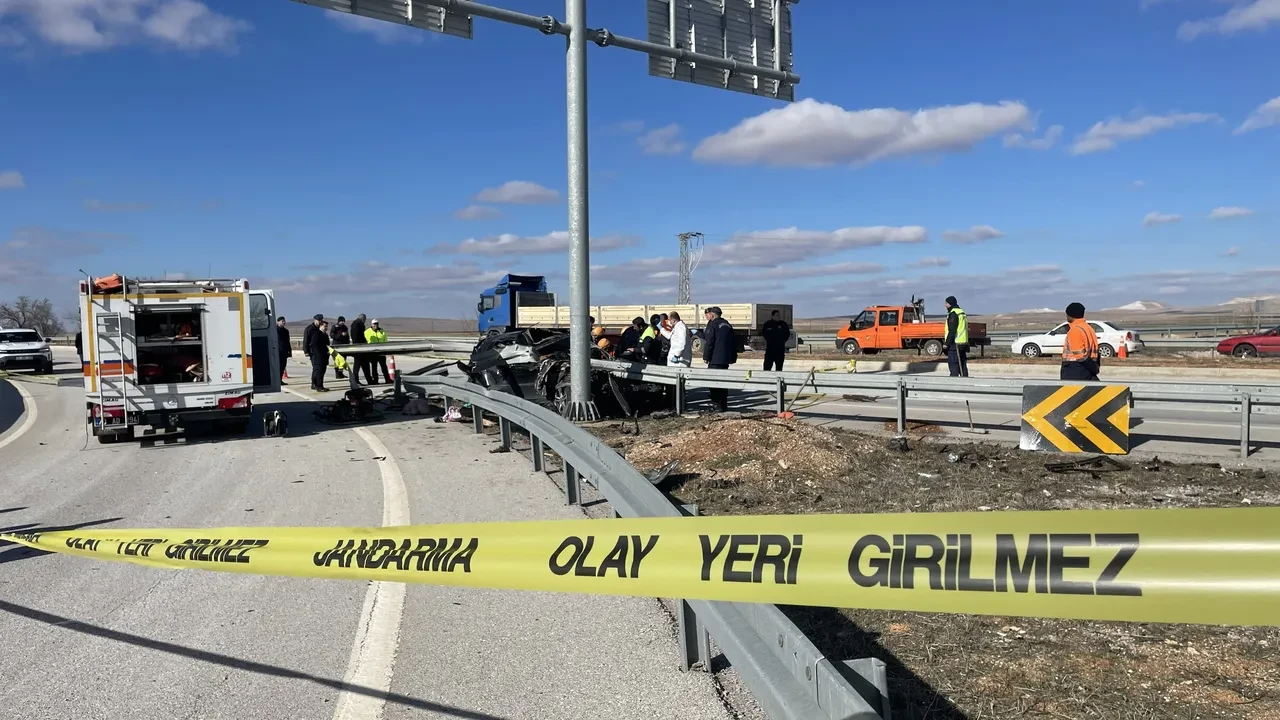 Feci kaza aileyi parçaladı: Anne ve baba öldü, 3 yaşındaki kızları yaralandı
