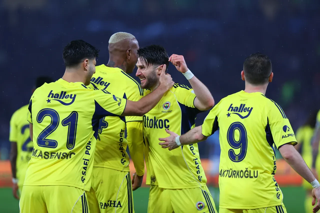 Fenerbahçe Nottingham Forest maç kadrosu, muhtemel 11! FB Nottingham Forest muhtemel ilk 11'i belli oldu