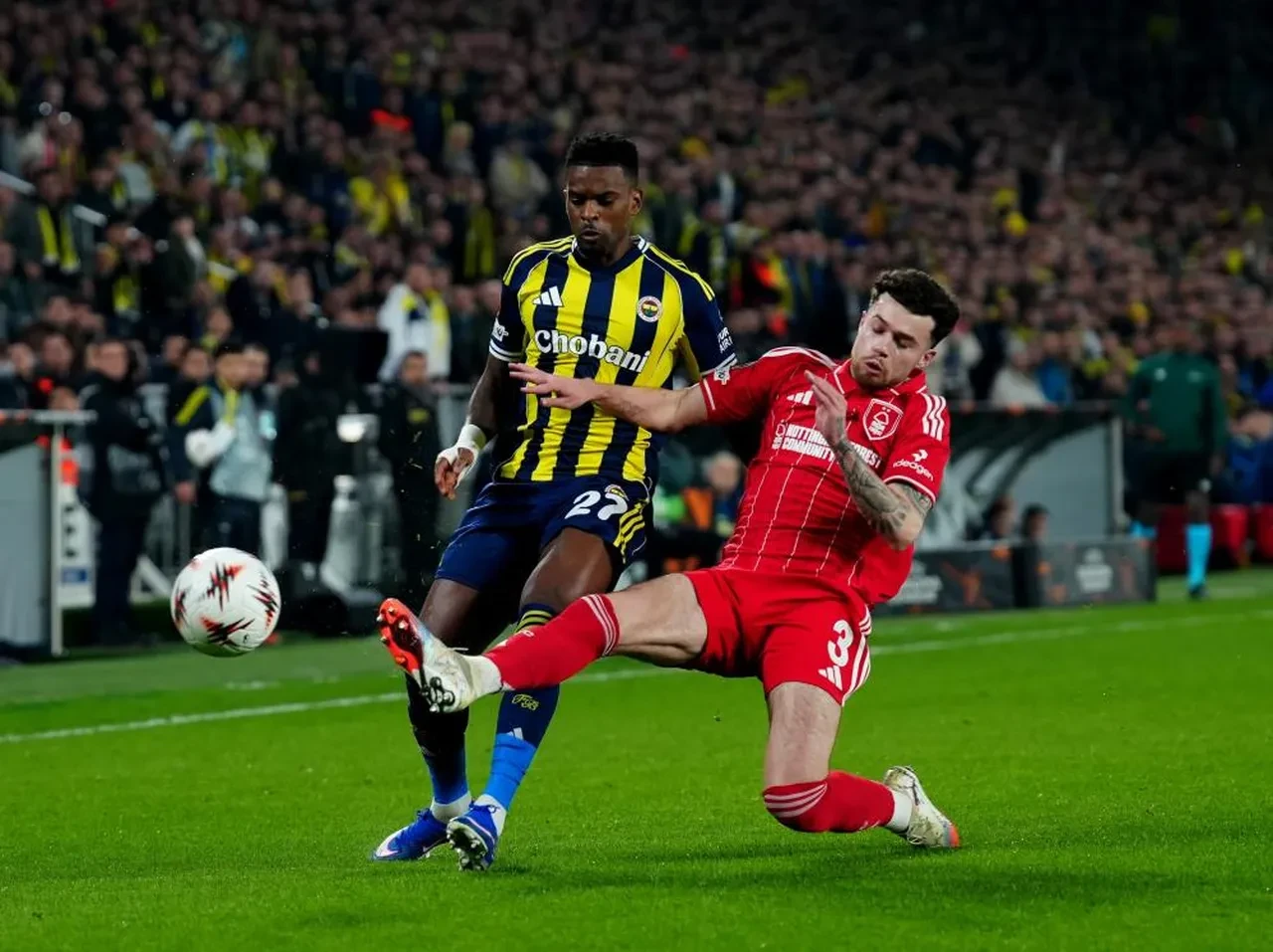 Fenerbahçe UEFA Avrupa Ligi son 16 play-off turu ilk maçında Nottingham Forest'e farklı yenildi