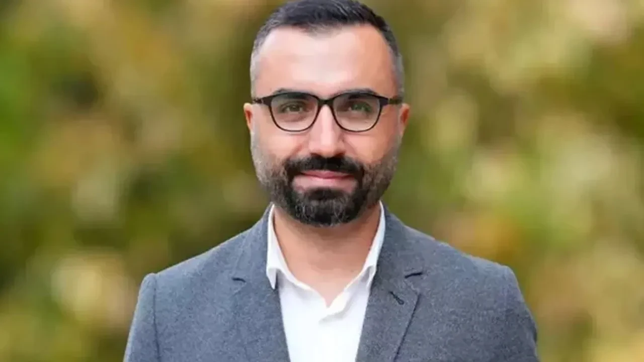 Gazeteci Alican Uludağ'a 'Cumhurbaşkanına alenen hakaret'ten gözaltı