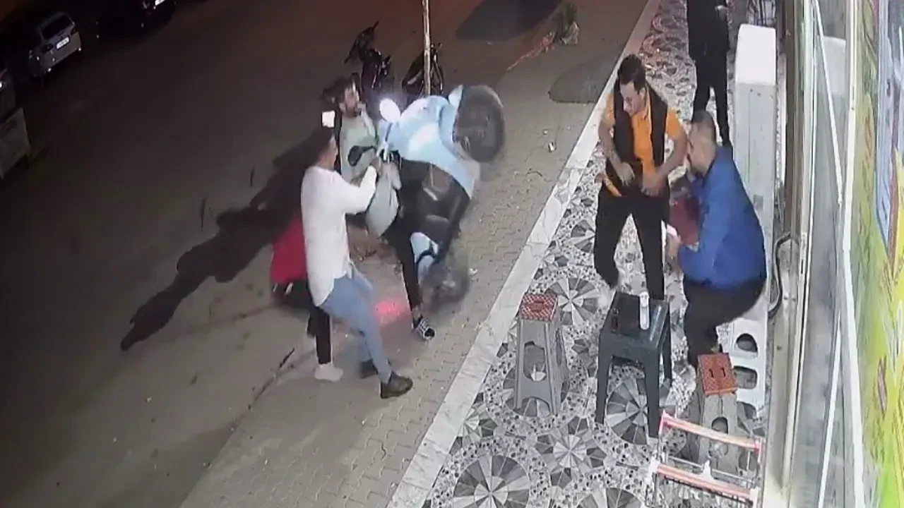 İlk kez motosiklet kullanmak istedi! Yaptığı hareketle kahkahaya boğdu: O anlar kamerada 