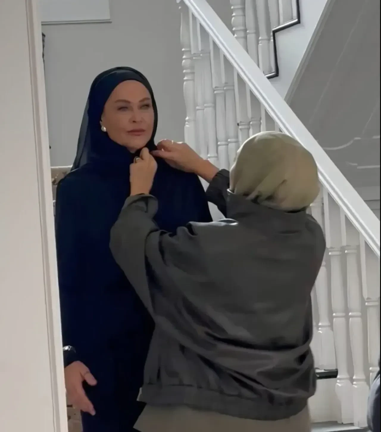 İsmail Saymaz Hülya Avşar'ı eleştirdi! İlk sert tepki Helin Avşar'dan geldi 