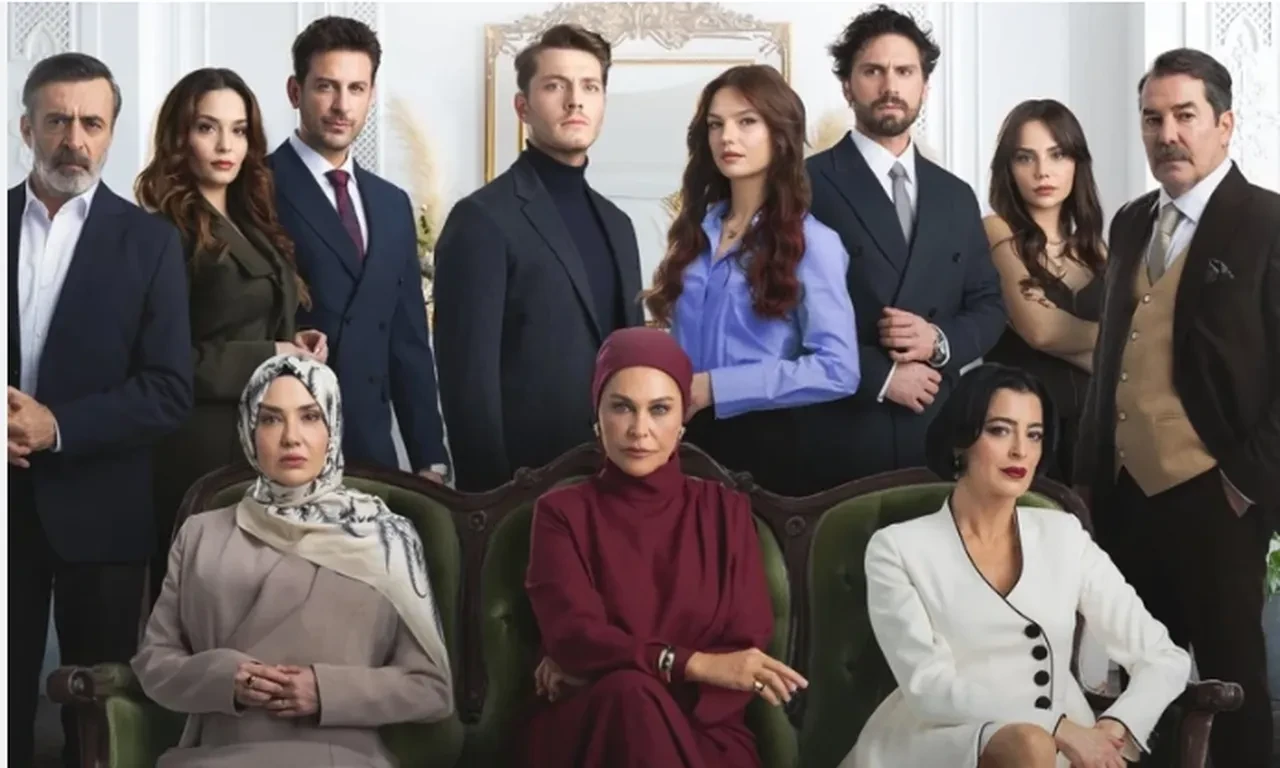 İsmail Saymaz Hülya Avşar'ı eleştirdi! İlk sert tepki Helin Avşar'dan geldi 