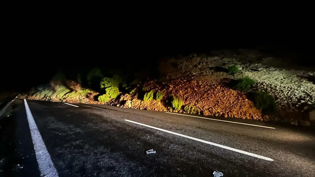 İstanbul-İzmir Otoyolu'nda heyelan! Her iki yön trafiğe kapatıldı
