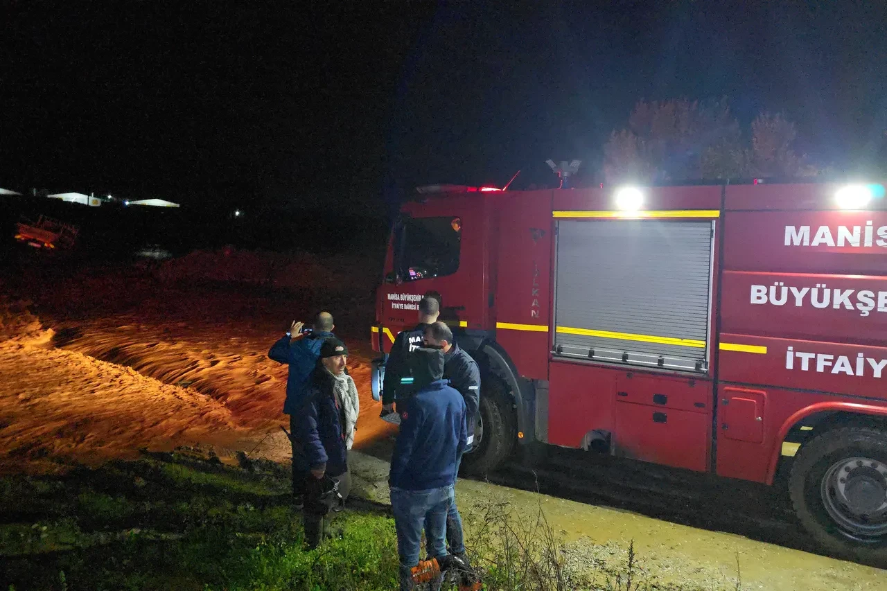 İstanbul-İzmir Otoyolu'nda heyelan! Her iki yön trafiğe kapatıldı