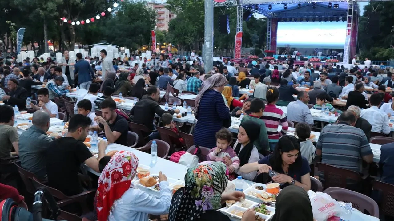 Konya iftar çadırları yerleri 2026! Konya Selçuklu, Meram, Ereğli, Cihanbeyli, Akşehir, Çumra iftar çadırları nerede?