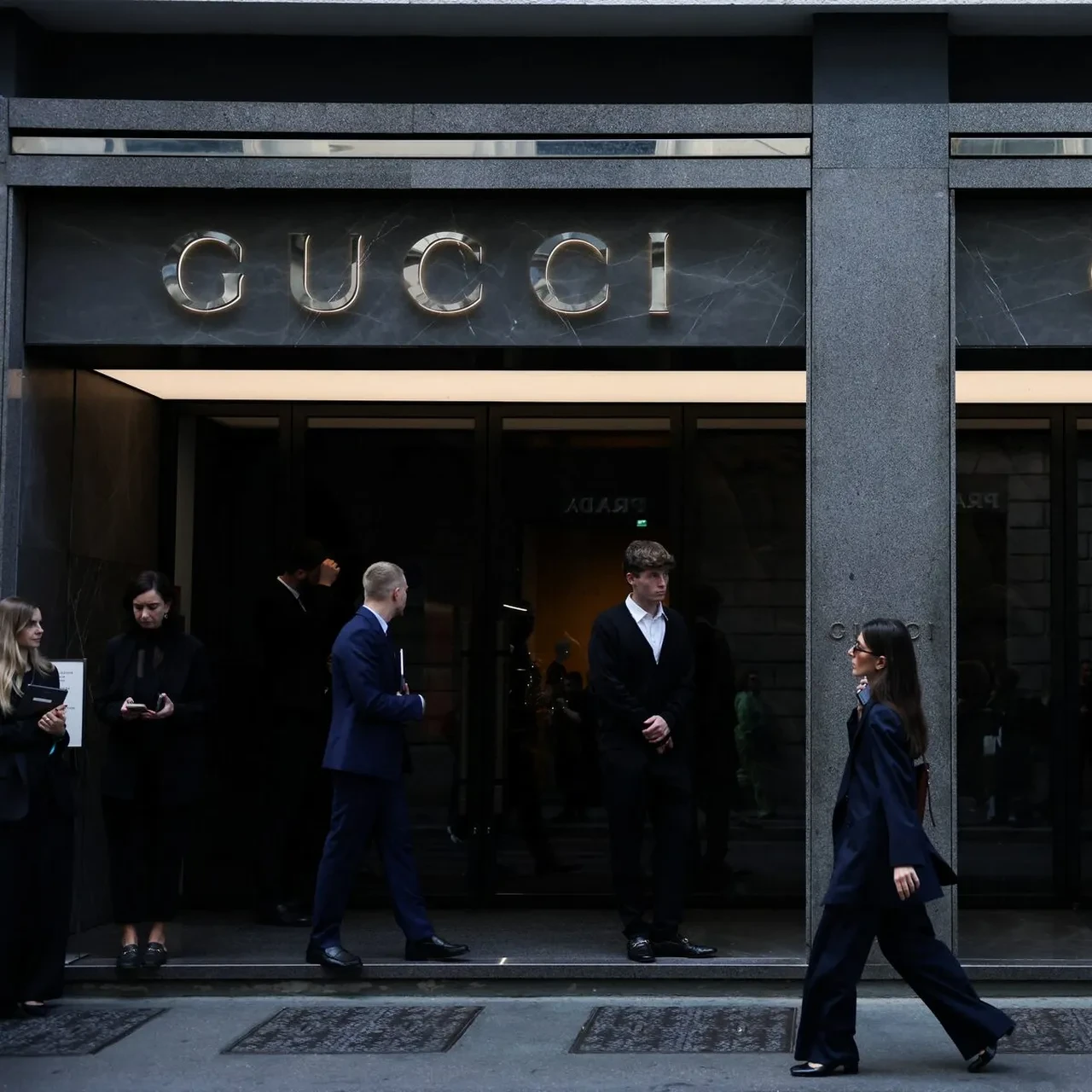 Lüks marka devi zorda! En az 100 mağaza kapatacak 