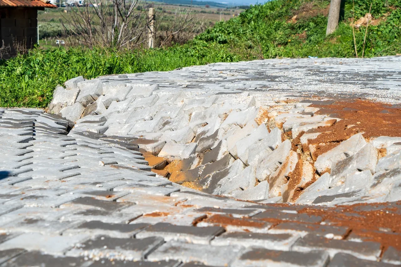 Manisa'da heyelan paniği! 7 ev kullanılamaz hale geldi