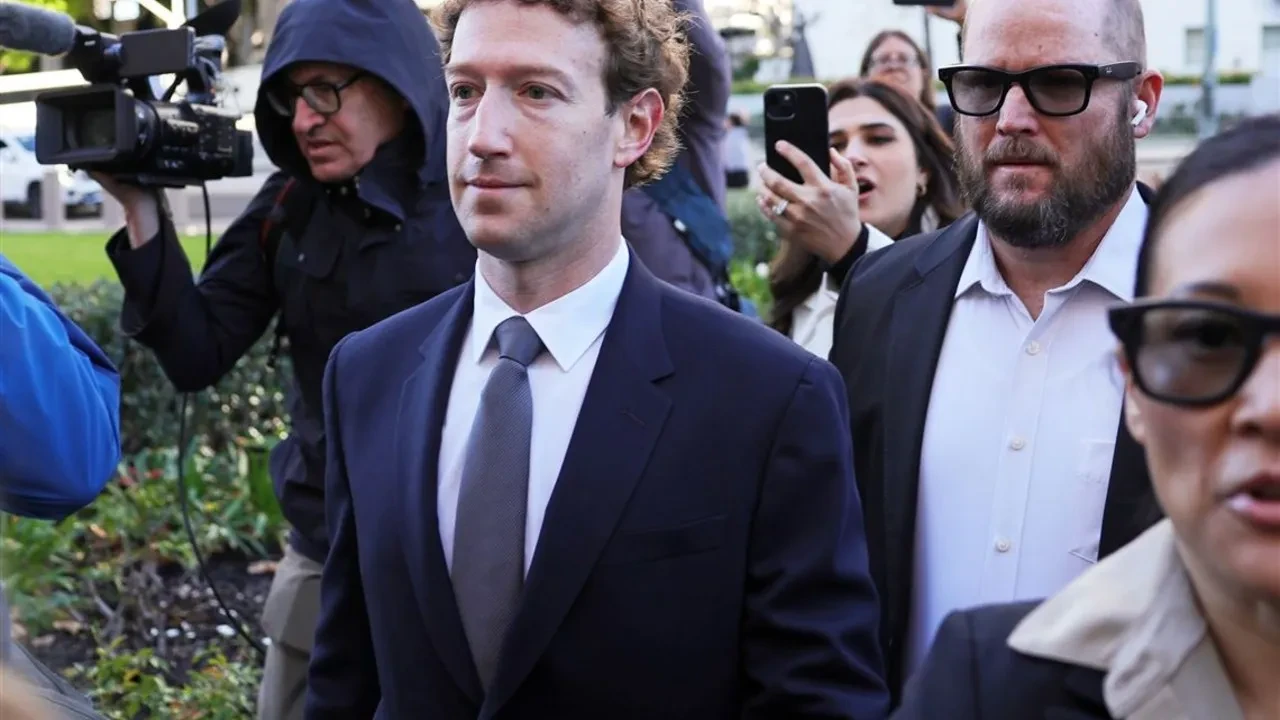 Mark Zuckerberg hakim karşısında
