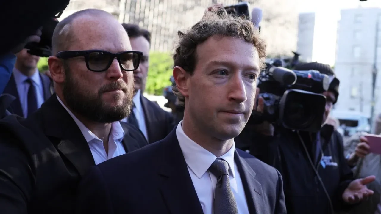 Mark Zuckerberg hakim karşısında