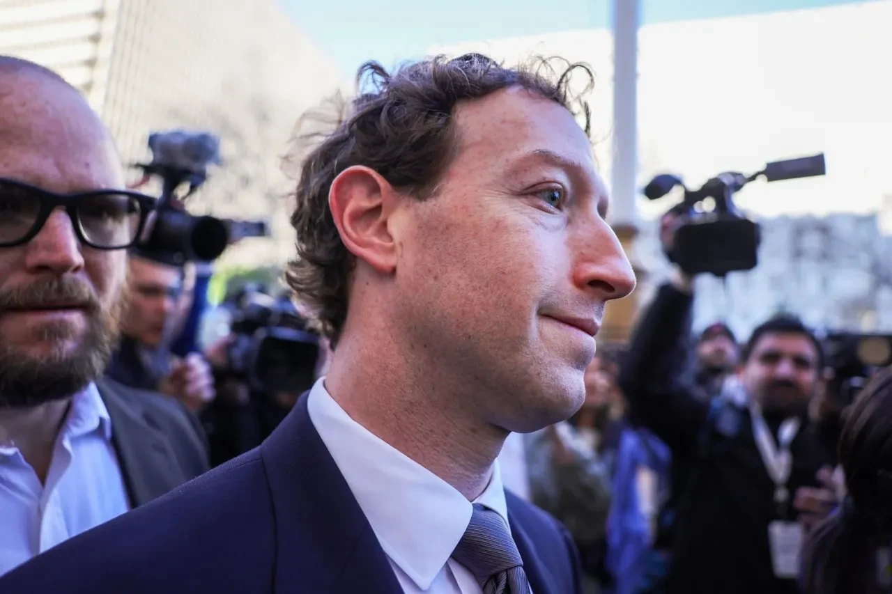 Mark Zuckerberg hakim karşısında