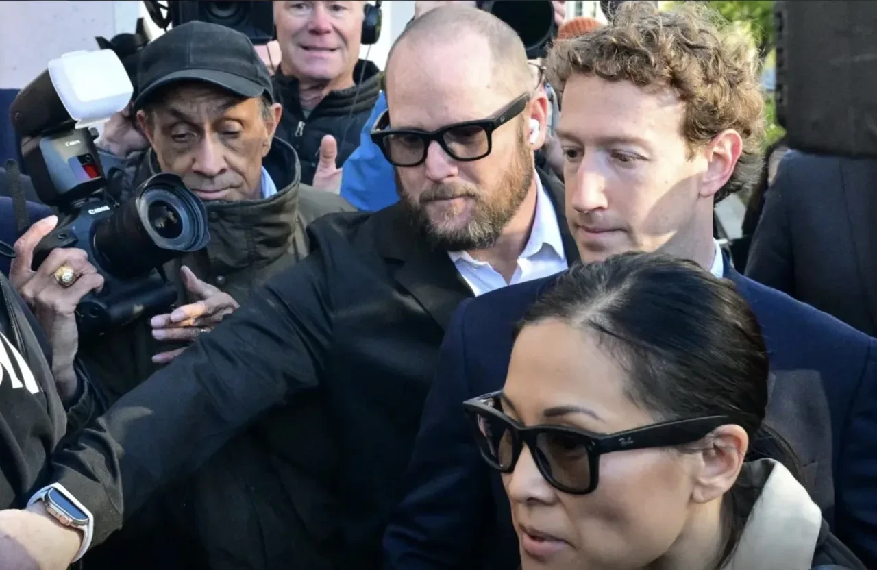 Mark Zuckerberg hakim karşısında