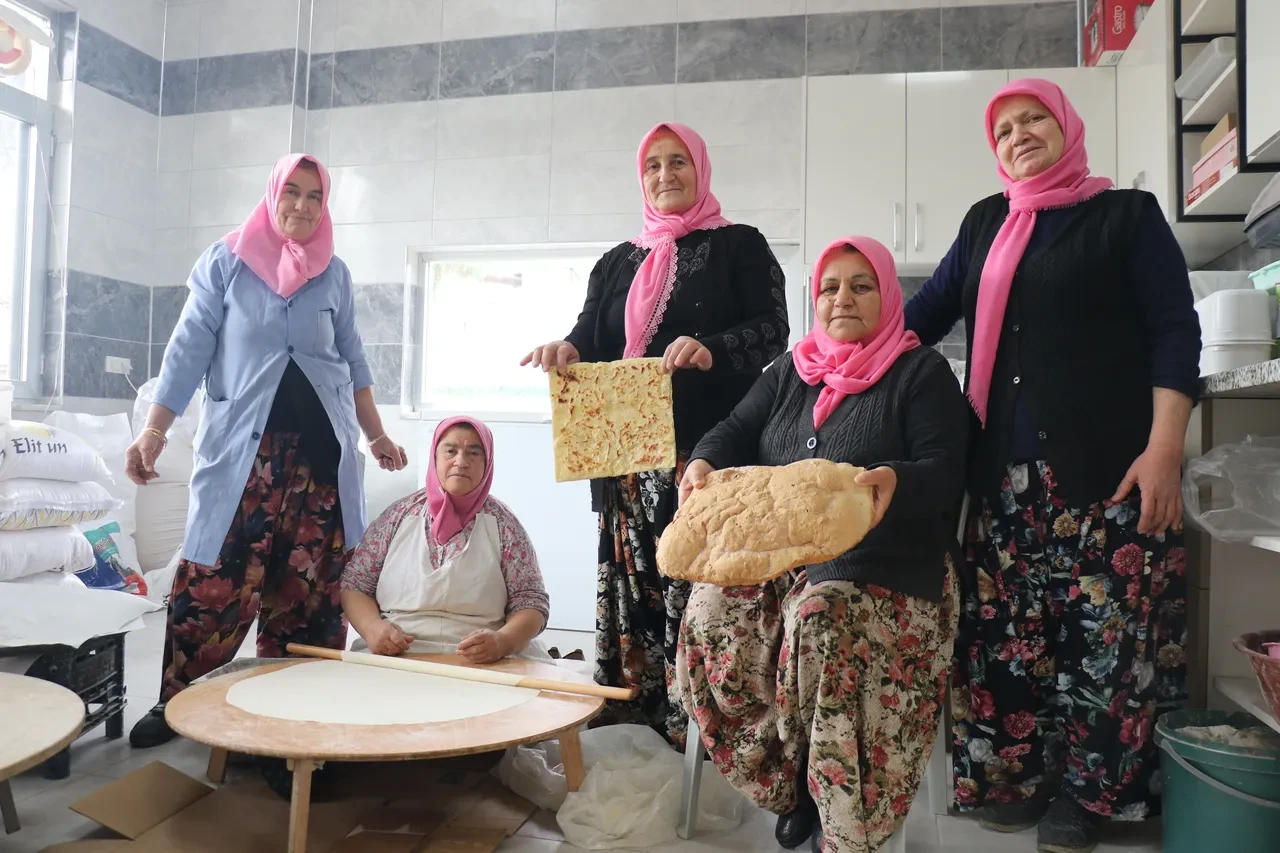 Merhum Süleyman Demirel'in köyünde üretiliyor, birçok ilden talep yağıyor! Sahur ve iftarların vazgçelimezi tamamen doğal