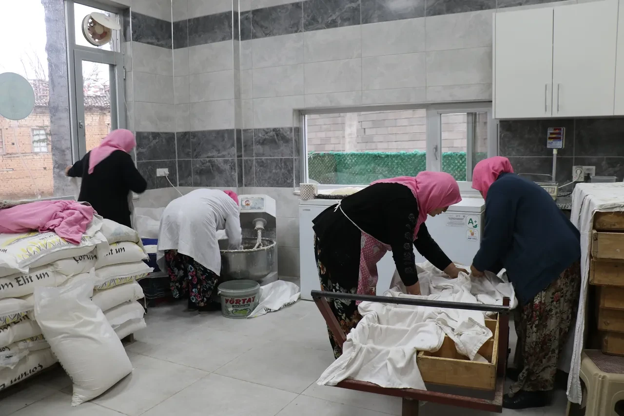 Merhum Süleyman Demirel'in köyünde üretiliyor, birçok ilden talep yağıyor! Sahur ve iftarların vazgçelimezi tamamen doğal