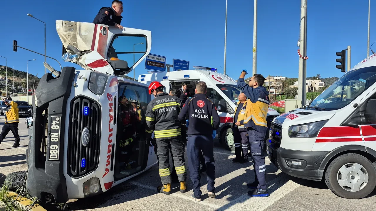 Muğla'da korkutan ambulans kazası
