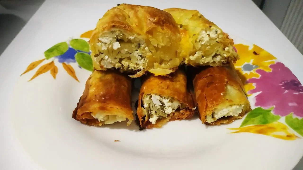 Sahur için glutensiz pirinç yufkasından yapılan kıymalı börek tarifi!