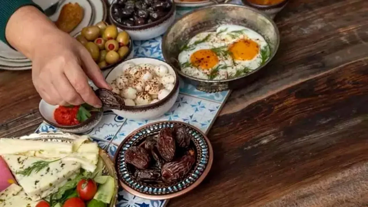 Sahura kalkmaya üşenenler dikkat! Zahmetsiz sahur önerileri