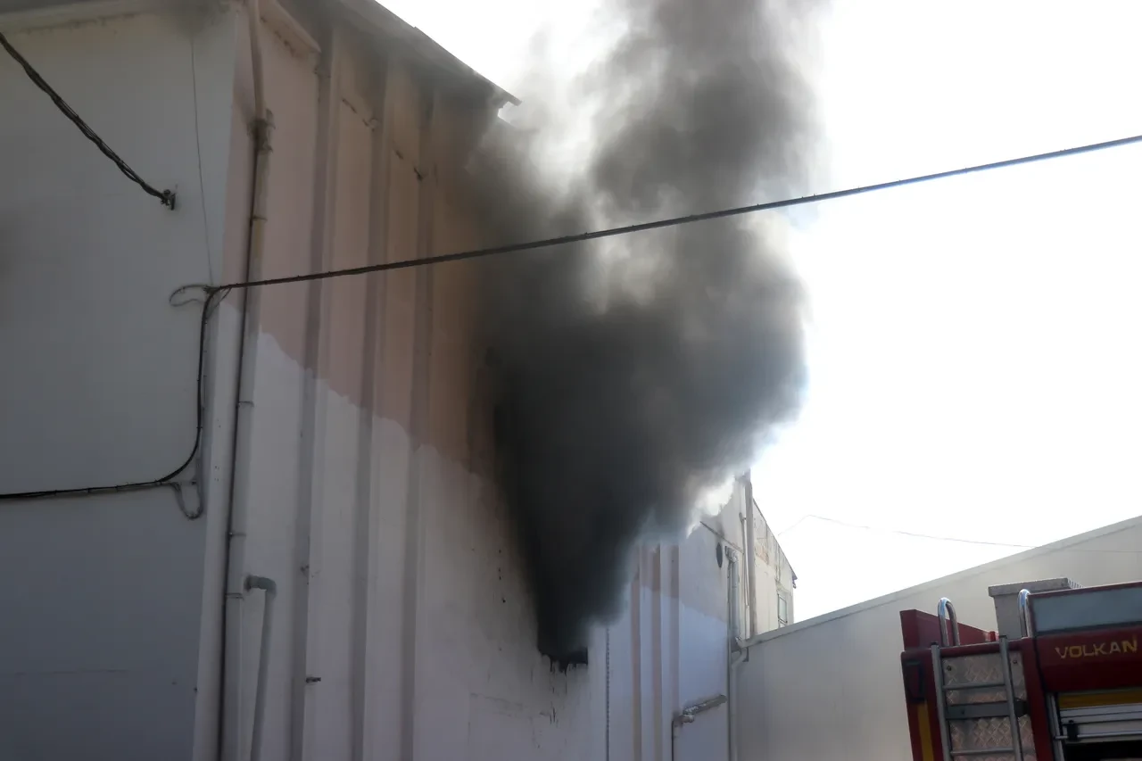 Sakarya'da şekerleme fabrikasında korkutan yangın: Ekipler seferber oldu!