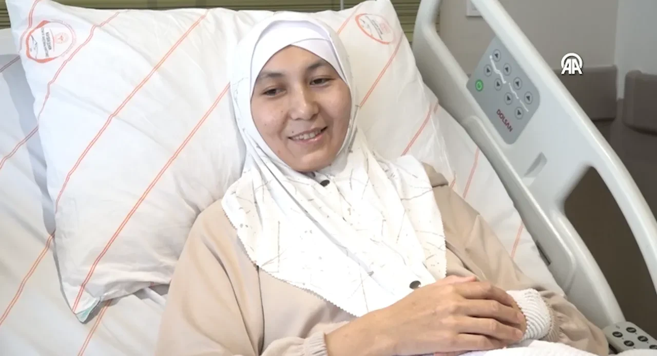 Tıp dünyasında nadir görülüyor, iki bebek büyüklüğünde! Kayseri'deki Kazakistanlı kadının karnından çıkanlar şoke etti