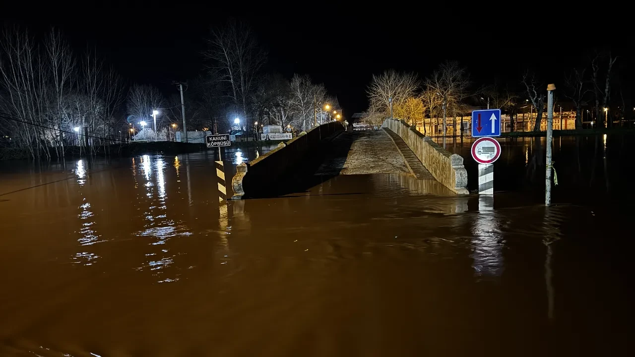 Trakya'da sel tehlikesi! Nehirler taştı, kırmızı alarm verildi