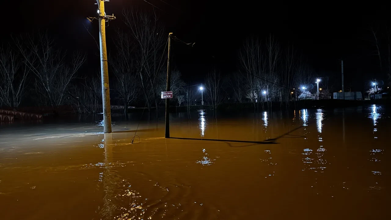 Trakya'da sel tehlikesi! Nehirler taştı, kırmızı alarm verildi